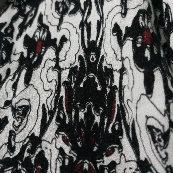 Dalia long sleeve Tassle tie Keyhole Neck Closure - Picture 7 of 8